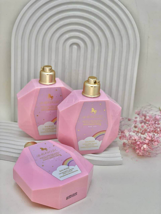 قیمت و خرید لوسیون بدن بیوآکوا مدل یونیکورن مکعبی رایحه هلو بیوآکوا حجم 300 میلی