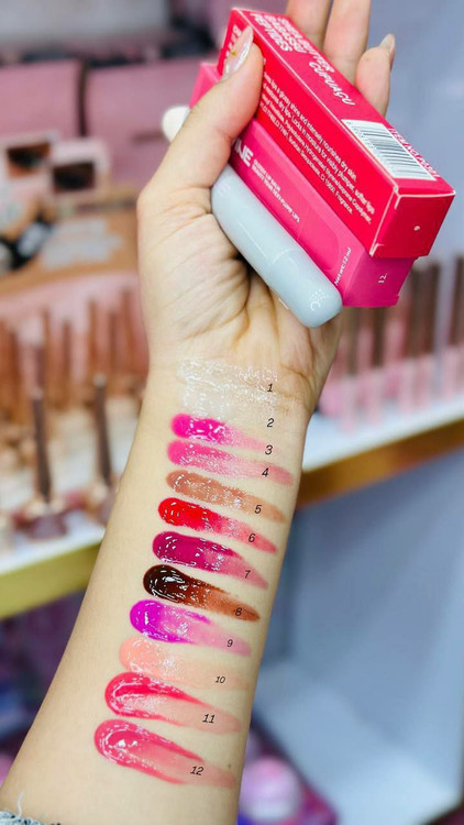 تست رنگ لیپ گلاس پیج وین اولیبولا طرح رود