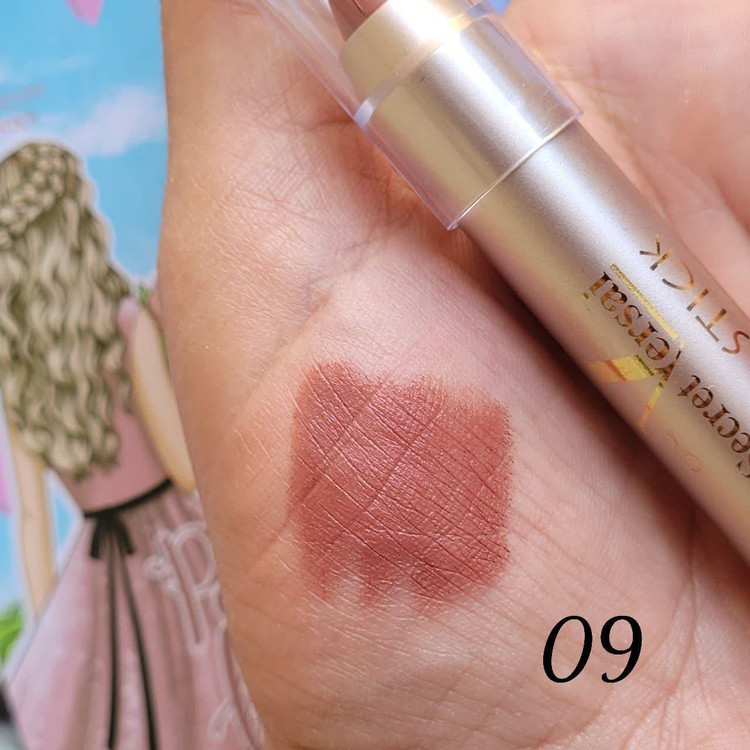 تست رنگ رژلب پیچی وارسی پوکه طلایی