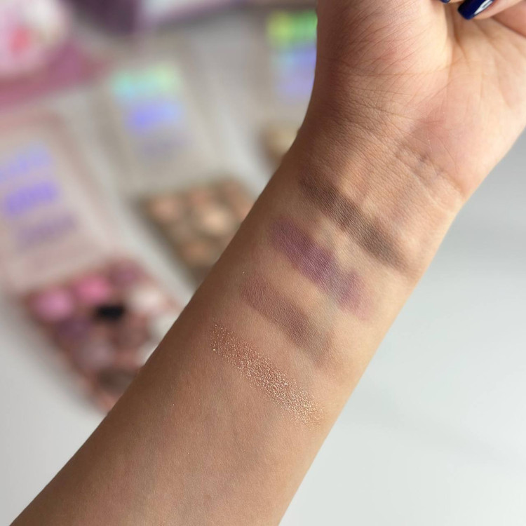 تست رنگ پالت سایه 10 رنگ قلبی میس لارا