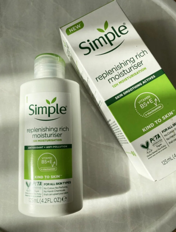 قیمت و خرید کرم مرطوب کننده و آبرسان سیمپل مدل ریچ Rich حجم 125 میلی لیتر