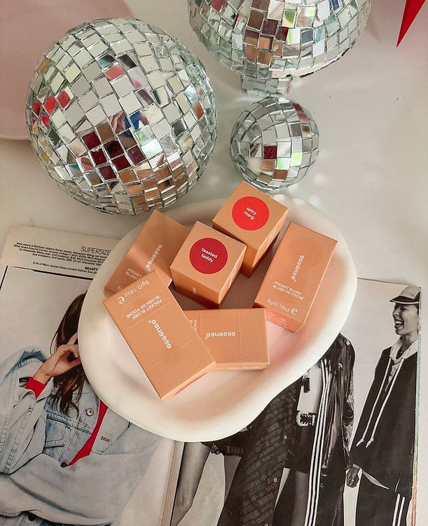 خرید آنلاین رژگونه استیکی اسنس طرح رود در 6 رنگ پر طرفدار