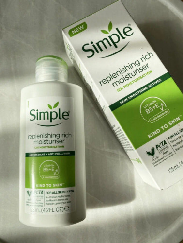 قیمت و خرید کرم مرطوب کننده و آبرسان سیمپل مدل ریچ Rich حجم 125 میلی لیتر