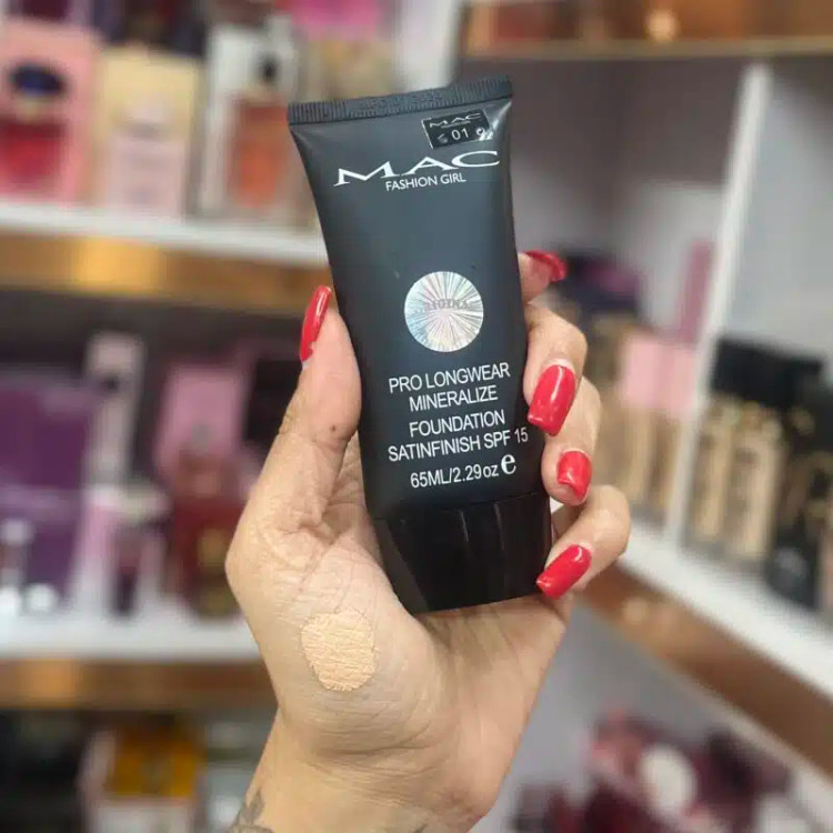 تست رنگ کرم پودر تیوپی مک ضد آب مدل MAC Pro Longwear Mineralize