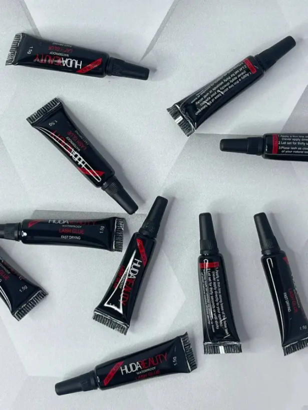 قیمت چسب مژه مصنوعی برند هدی بیوتی HUDA BEAUTY